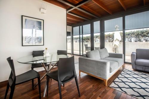 Modern Penthouse & 2BR in Miraflores by Wynwood House - image 2