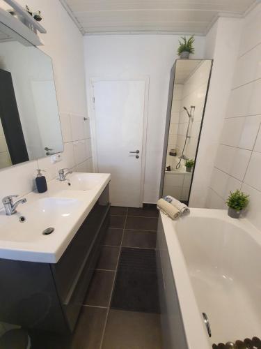 Badeværelse, Gemütliche Ferienwohnung - Inheidener See (Gemutliche Ferienwohnung - Inheidener See) in Hungen