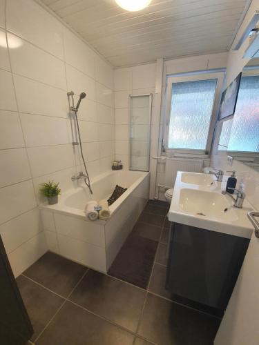 Badeværelse, Gemütliche Ferienwohnung - Inheidener See (Gemutliche Ferienwohnung - Inheidener See) in Hungen