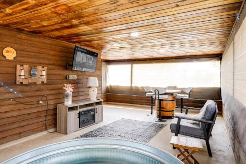 ‘Simple Life Ranch’ w/ Hot Tub & Sauna in Keene! in Golden Hills (CA)