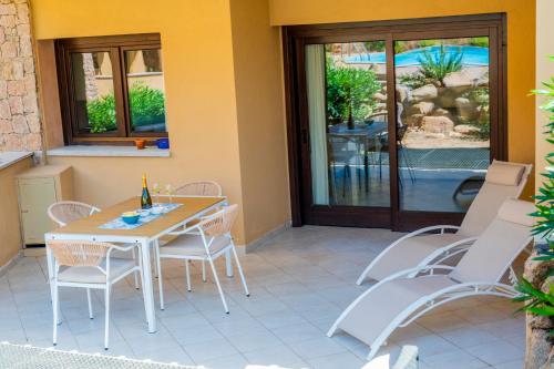 สวน, Emmita's Home - Relax among Red Rocks and Pool in กอสตา ปาราดิโซ