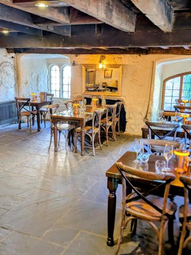 The Old Mill Hotel in Селісбері