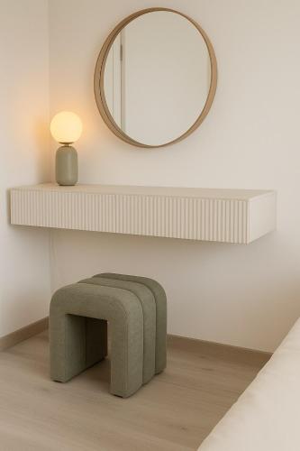 Chloé's Beige Apartment with big balcony, O2 arena, Praga (foto 2)