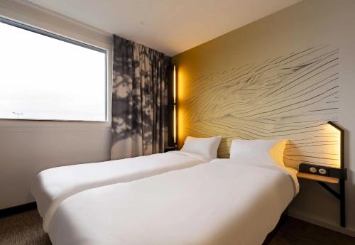 2 twin beds
