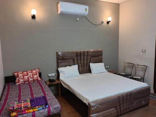 Krishna Hotel photo 2