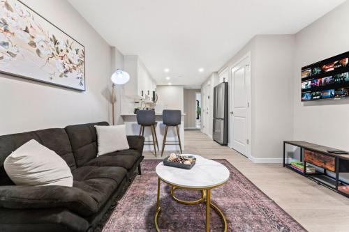 Classic 2 Bed-Basement Near the lake