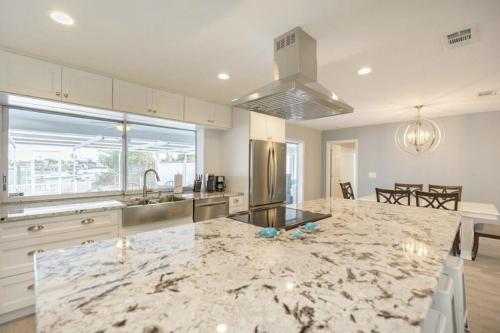 The Seaside Retreat, FREE heated pool in Apollo Beach