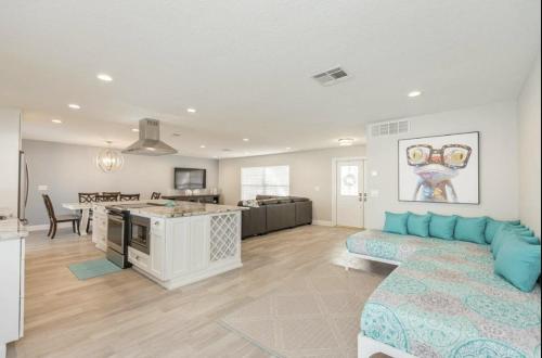 The Seaside Retreat, FREE heated pool in Apollo Beach