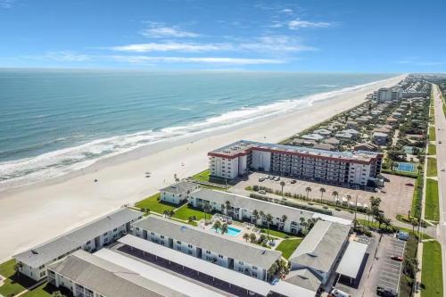 Beachfront Condo at Colony Beach Club - Ocean Views, Pool, Patio, Sleeps 4, Edgewater (fotografie 7)