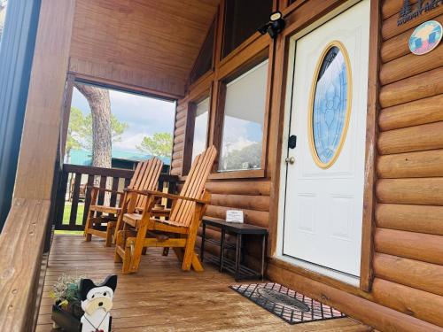 Létesítmények, Rustic Chic Alabama Cabin w Loft Fire Pit Pet Friendly Fenced Yard Lake Guntersville - Coco Chateau in Guntersville (Alabama)