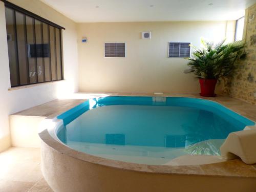 Logis Hôtel la Fontaine de Rocoule