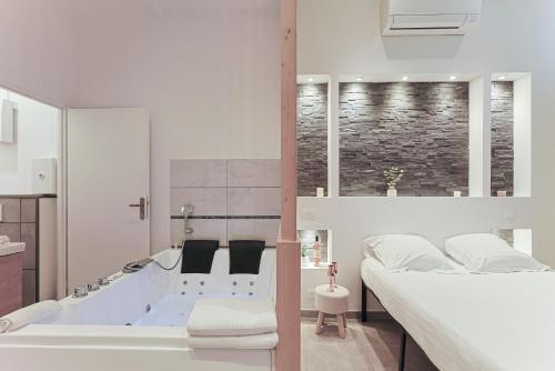 LES BULLES DE MONA - Lola - Spa - Clim, Lyon