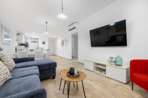 Beautiful apartment in Isla Bonita Residences in บูคูรุย
