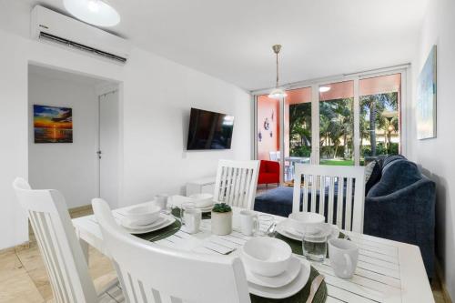 Beautiful apartment in Isla Bonita Residences in บูคูรุย