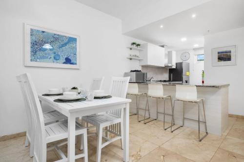 Beautiful apartment in Isla Bonita Residences in บูคูรุย