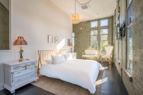 Hotel Narcissus - Room 6