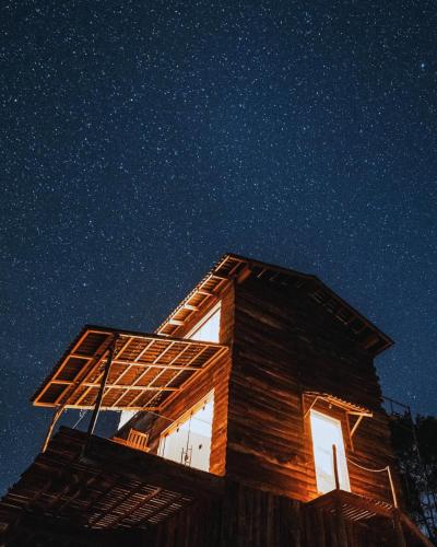 Refúgio com Banheira Panorâmica e Vista Infinita (Refugio com Banheira Panoramica e Vista Infinita) in Marmelópolis