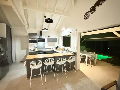 บริการและสิ่งอำนวยความสะดวก, Villas Kanisi 2 et 3 chambres, piscines privatives in แบ มาโอล