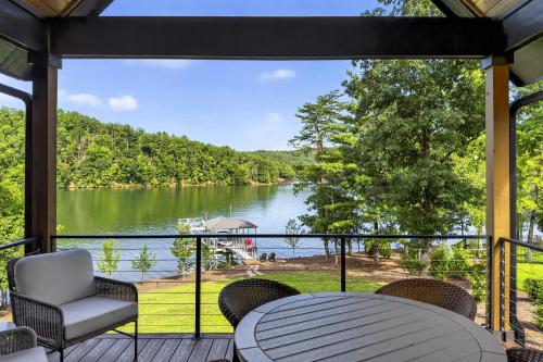 Dockside of the Moon in Marion (NC)