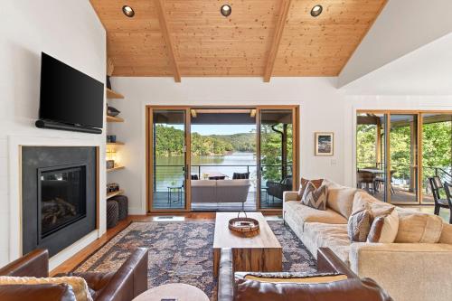 Dockside of the Moon in Marion (NC)