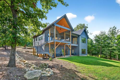 Dockside of the Moon in Marion (NC)