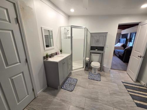 Rose Guest Private Suite in Allied Gardens