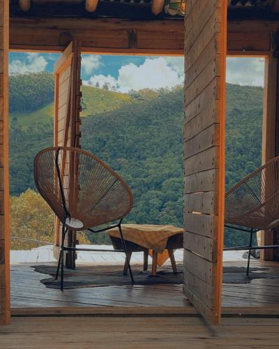 Cabana Western com Banheira e Vista para o Pôr do Sol nas Montanhas (Cabana Western com Banheira e Vista para o Por do Sol nas Montanhas) in Marmelópolis
