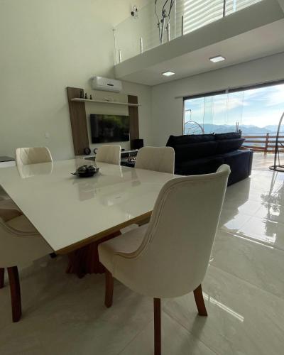 Casa de Alto Padrão com Vista para o Vale e Hidromassagem (Casa de Alto Padrao com Vista para o Vale e Hidromassagem) in Marmelópolis
