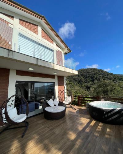 Casa de Alto Padrão com Vista para o Vale e Hidromassagem (Casa de Alto Padrao com Vista para o Vale e Hidromassagem) in Marmelópolis