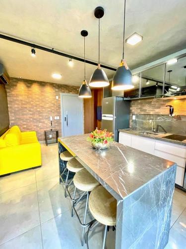 Vista Ampla e Estilo Industrial nesse Lindo Loft