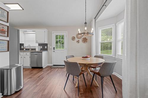 Relaxing 3-Bedroom Home Close to City Center in Cartersville, USA