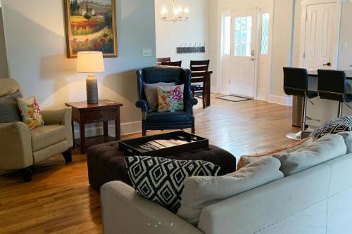 Explore Austin & San Antonio with friends & family in Kyle (TX)