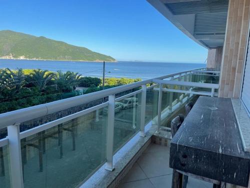 Facilities, Apt Pe na Areia Floripa - Praia dos Acores - Churrasqueira na Varanda e Piscina in Armacao