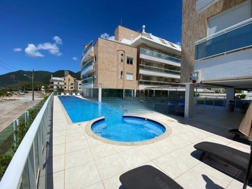 Exterior view, Apt Pe na Areia Floripa - Praia dos Acores - Churrasqueira na Varanda e Piscina in Armacao