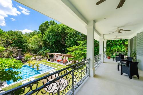 Balcony/terrace, Villa Harmonia Pool and BBQ Steps to Beach in Potrero
