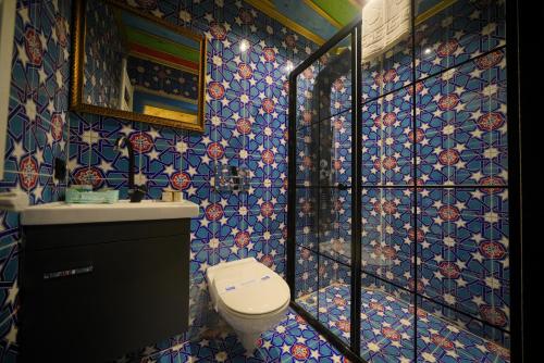 room detail thumbnail 2
