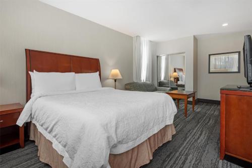 Best Western Plus Suites Downtown Room Type - Queen Room with Kitchenette