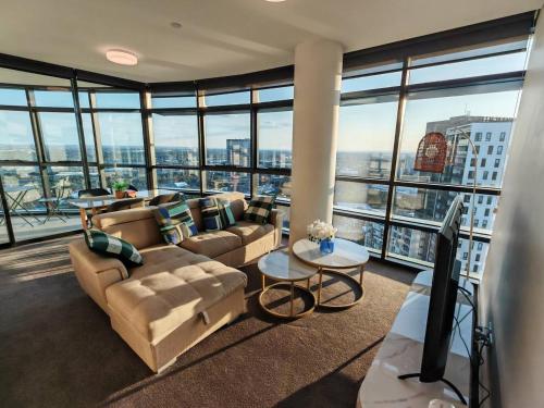 Top floor apartment in Sydney Olympic Park - image 2