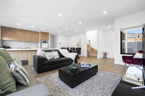 Domi rentals - The Highland House in Oakleigh