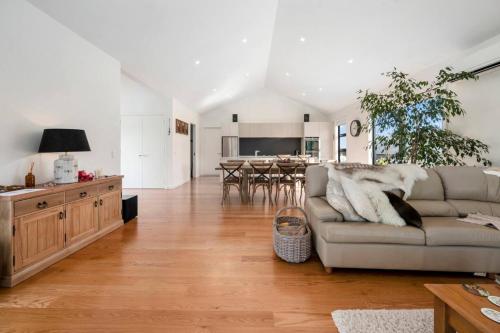 Katelyn Hideaway in Kinloch