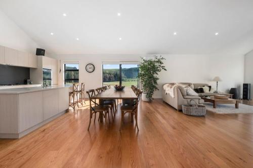Katelyn Hideaway in Kinloch