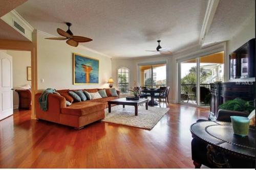 Luxurious Gulf Front Condo. in Indian Rocks Beach