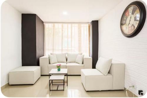 Group Stay in Poblado - Walk Everywhere - King Bed