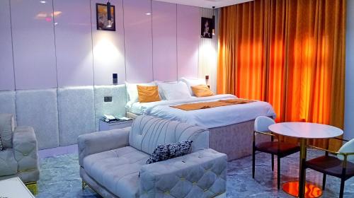 Uptown Life Hotel and Suites in Warri