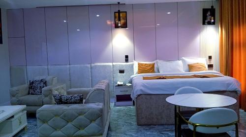 Uptown Life Hotel and Suites in Warri