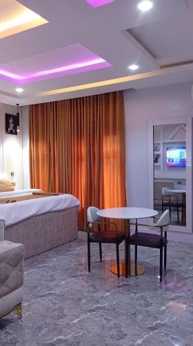 Uptown Life Hotel and Suites in Warri