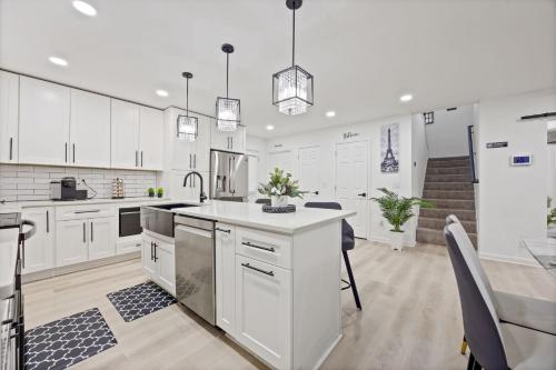 Royal Palm Urban Suites - Close to Downtown ATL in Cascade Road