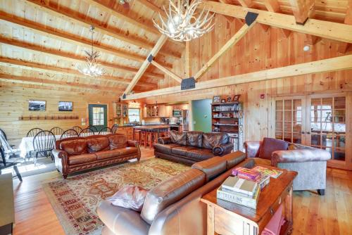 4 Mi to Mount Snow: West Dover Cabin w/ Game Room