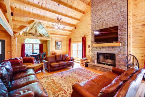 West Dover Cabin with Game Room, 4 Mi to Mt Snow! in West Dover, USA