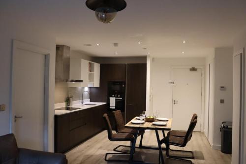 Modern city centre 2 bedroom apartment with large balcony, Manchester (zdjęcie 2)